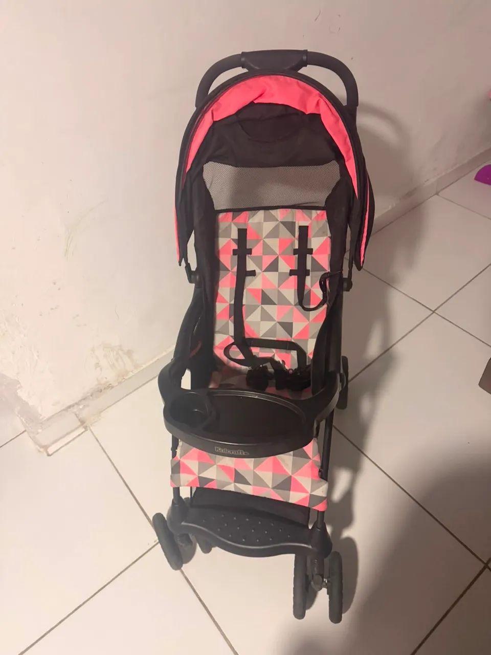 Quadriciclo e carrinho de bebê 