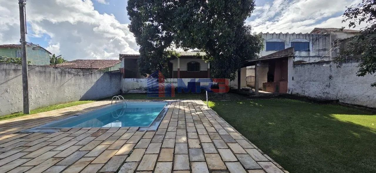 Casa para venda com 3 quartos e Piscina em Centro (Iguabinha) com 200m²