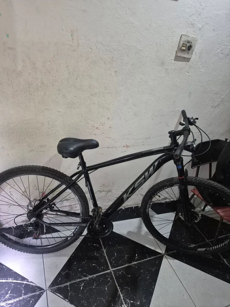 Bicicleta KSW aro 29 quase nova so com 2 meses de uso - Foto 2