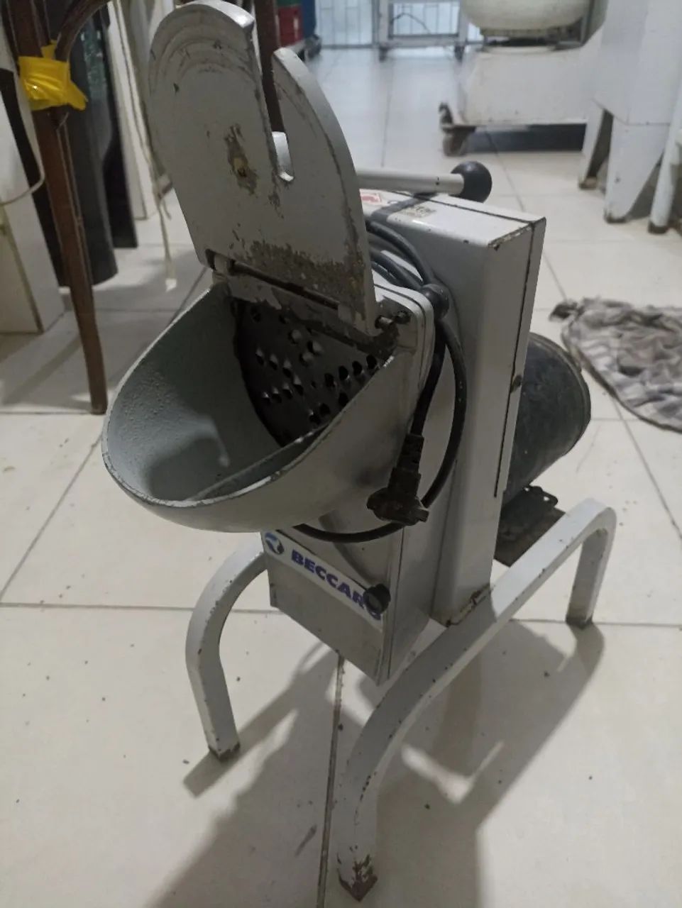 Vende-se ralador de frios