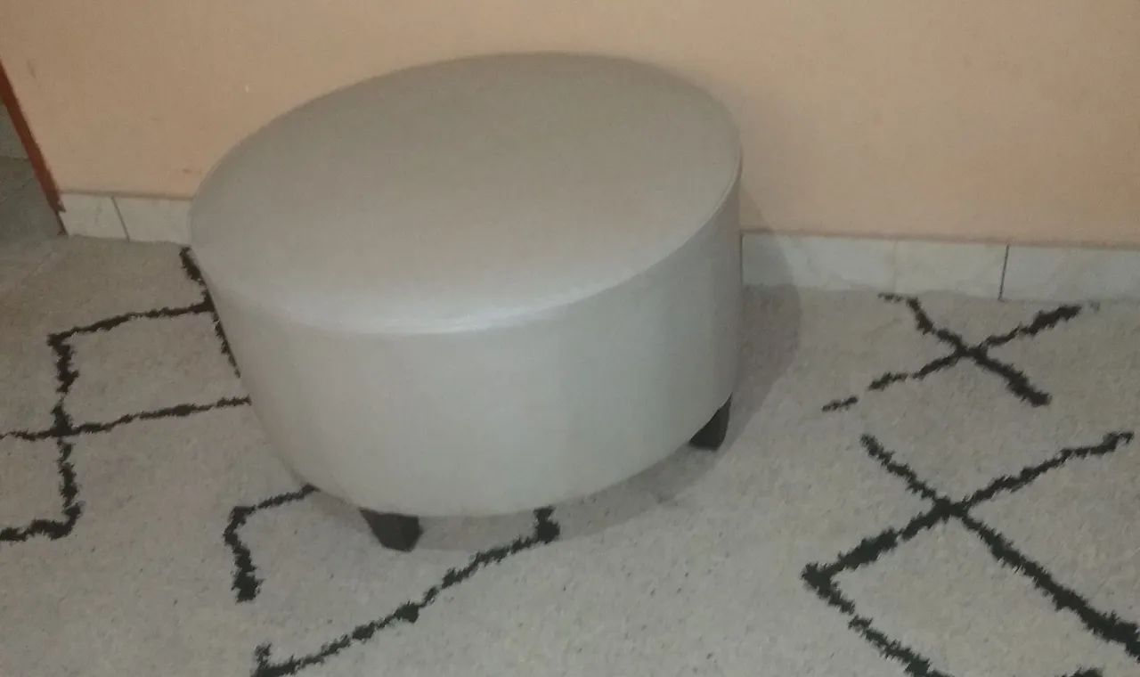 PUFF GRANDE FUNCIONA COMO MESA LATERAL ASSENTO PARA SALA DE ESTAR PARA QUARTO ESCRITÓRIO  - Foto 2