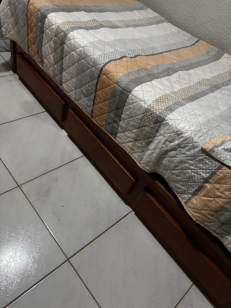 BICAMA DE MADEIRA COM 3 GAVETAS E BAÚ 
