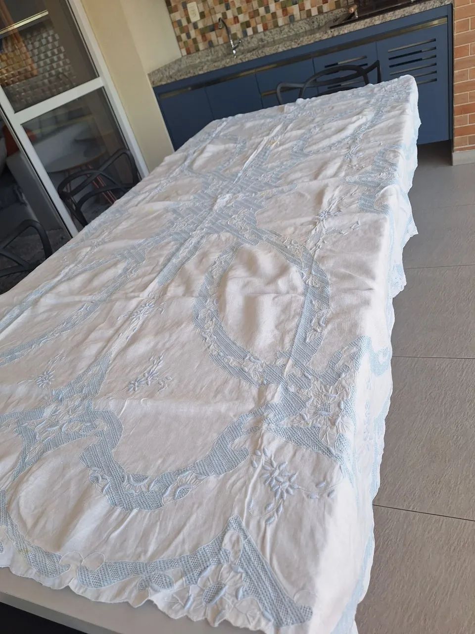 Toalha de mesa bordada - Antiga - Foto 2