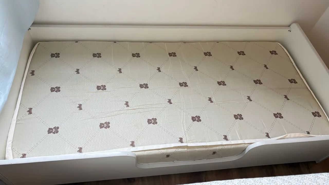 Cama infantil montessoriana com colchão 