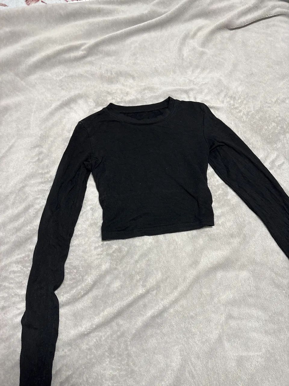 blusa preta cropped pp