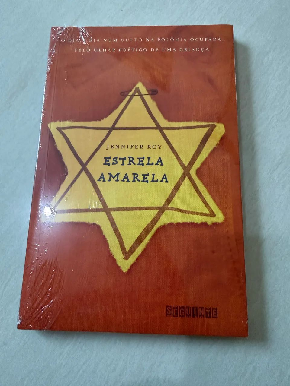 Estrela amarela - livro da Jennifer Roy - Foto 3