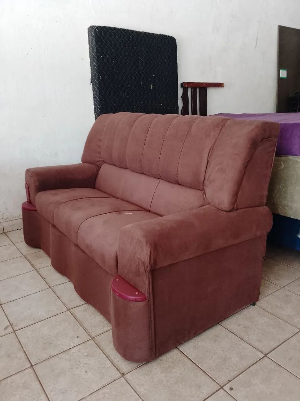 Sofá MARROM 3 LUGARES- REFORMADO  - Foto 3