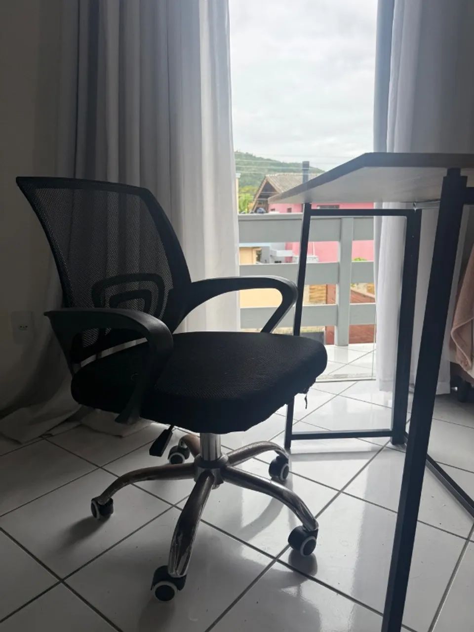 Mesa e cadeira escritório  - Foto 2