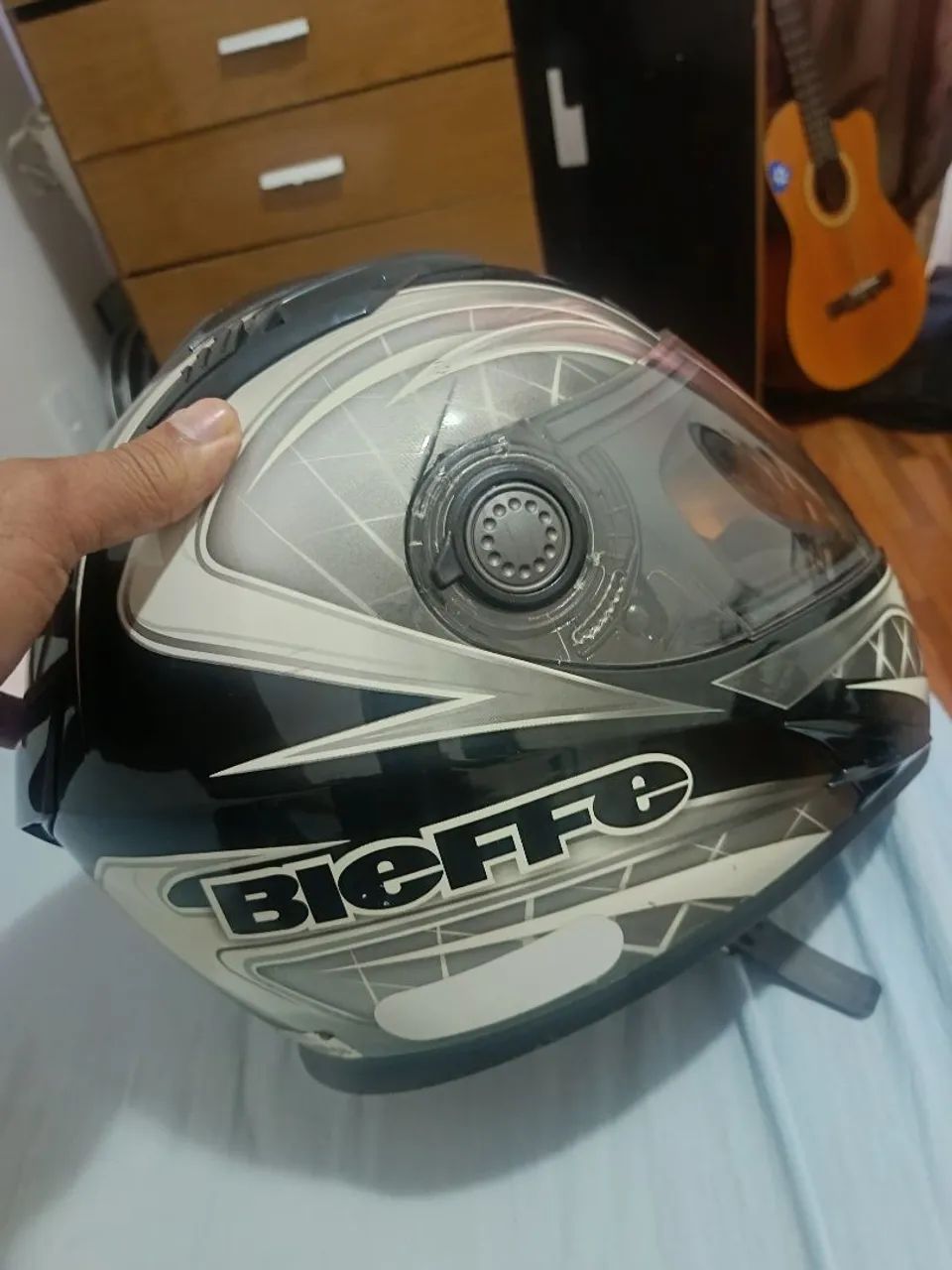 Capacete Bieffe 58 e par de luvas - Foto 2