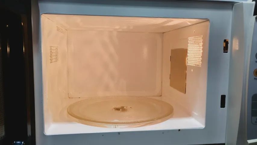 Micro Ondas Eletroplux Mod.MEF 28 Bco. Capc.18 Litros / 127 V - Foto 5