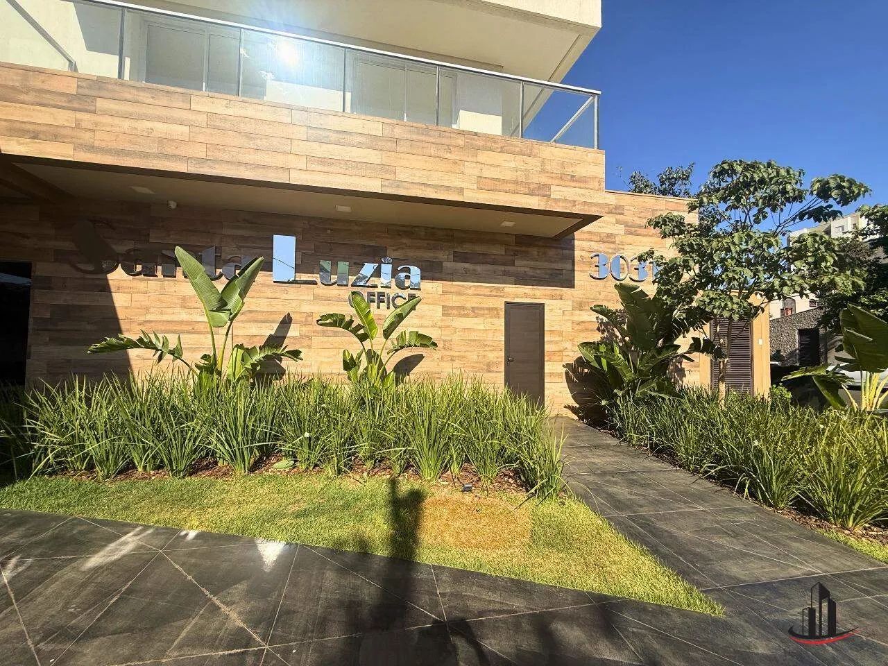 Sala para Locação. Edificio Imponente. Localização privilegiada. 1 banheiro. 1 sacada. 1 v - Foto 3
