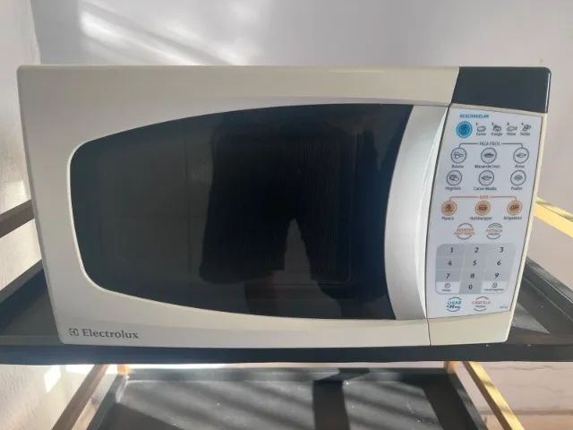 VENDE-SE MICROONDAS ELETROLUX USADO - Foto 2