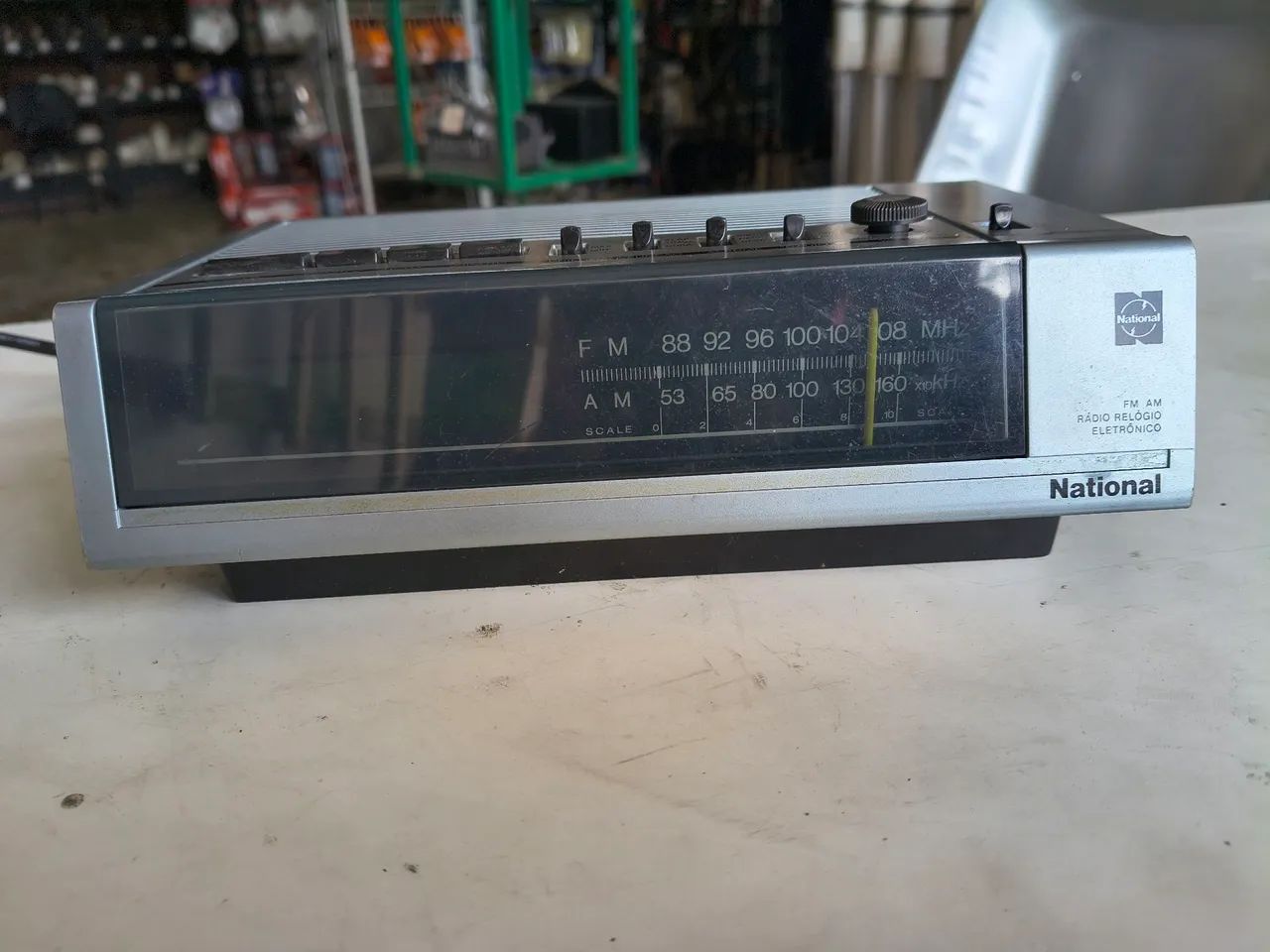Rádio relógio National 