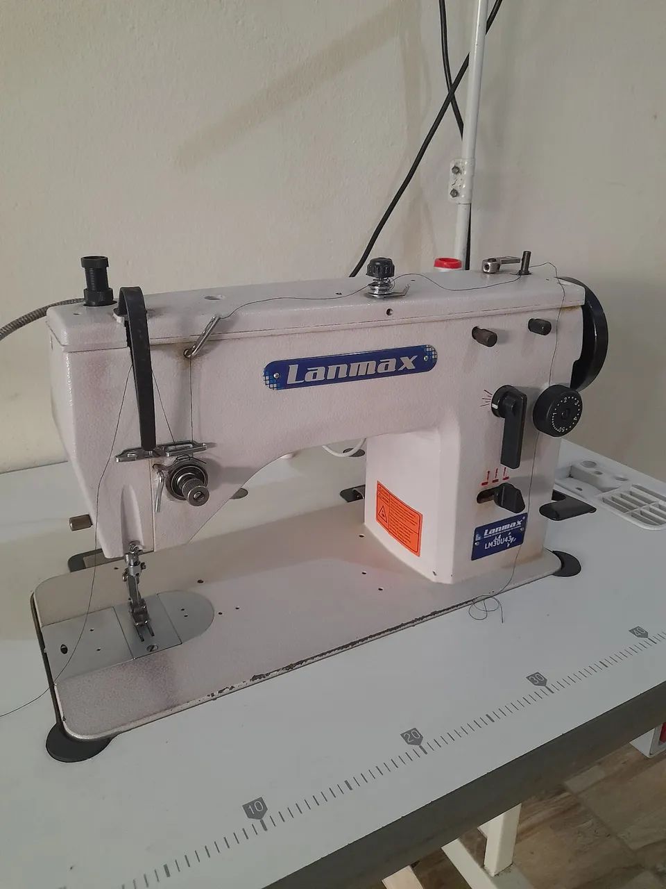 Maquina de costura industrial, reta e zig gaz . Valor 1.900