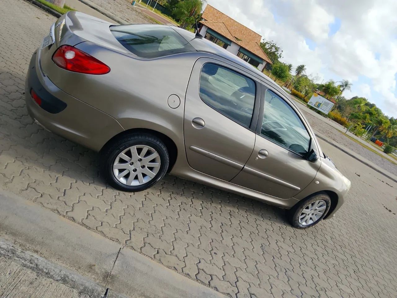 Peugeot 207 207 Sedan Passion XS 1.6 Flex 16V 4p 2011