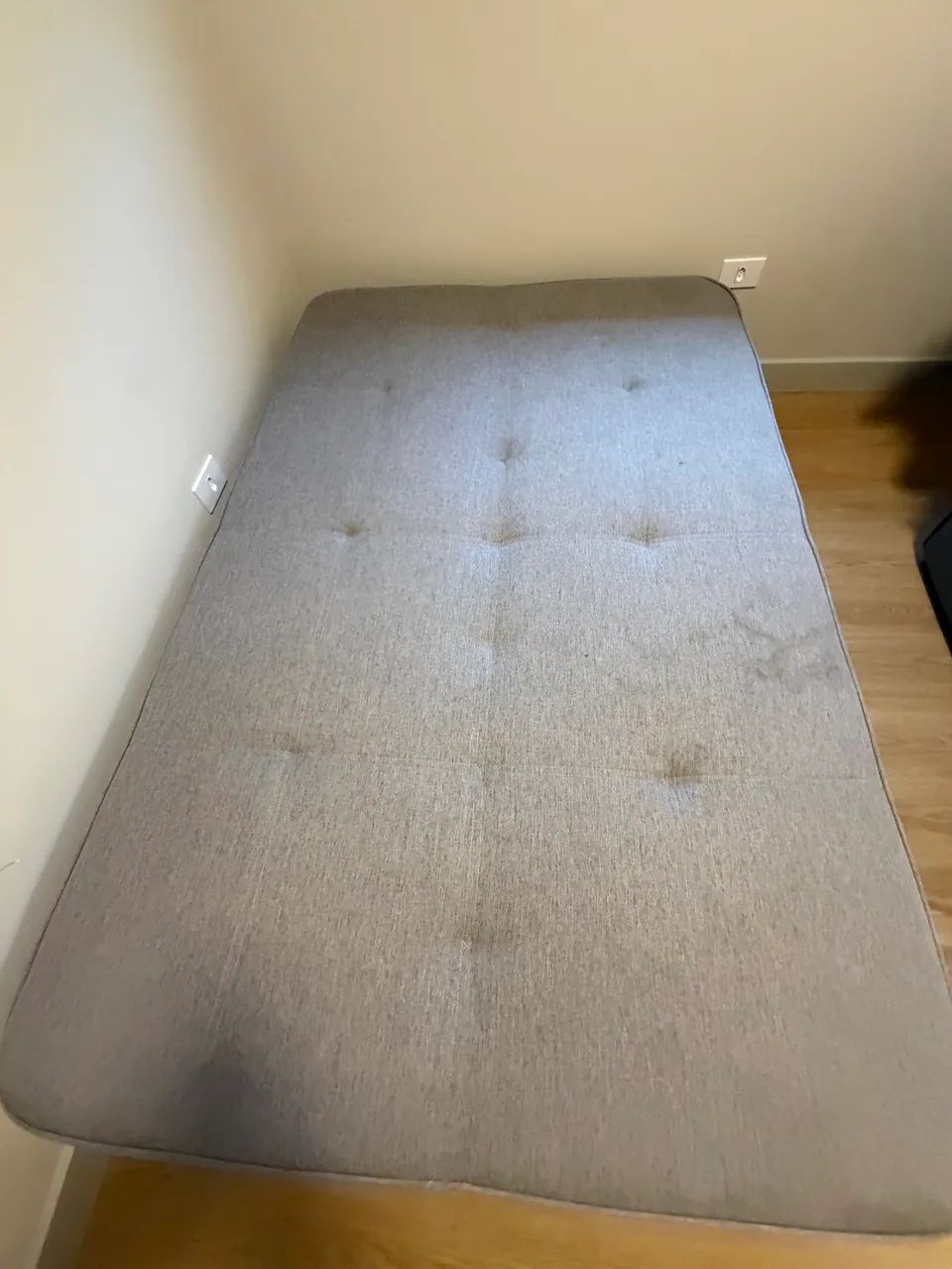 Vende -se sofá cama 