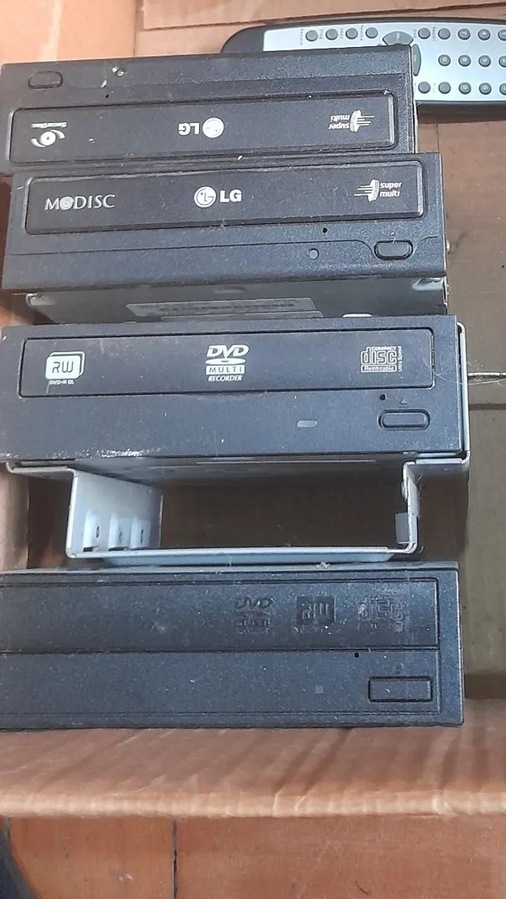4 Drives DVD RW funcionando - DVD, Blu-Ray e Vídeo Cassete - São