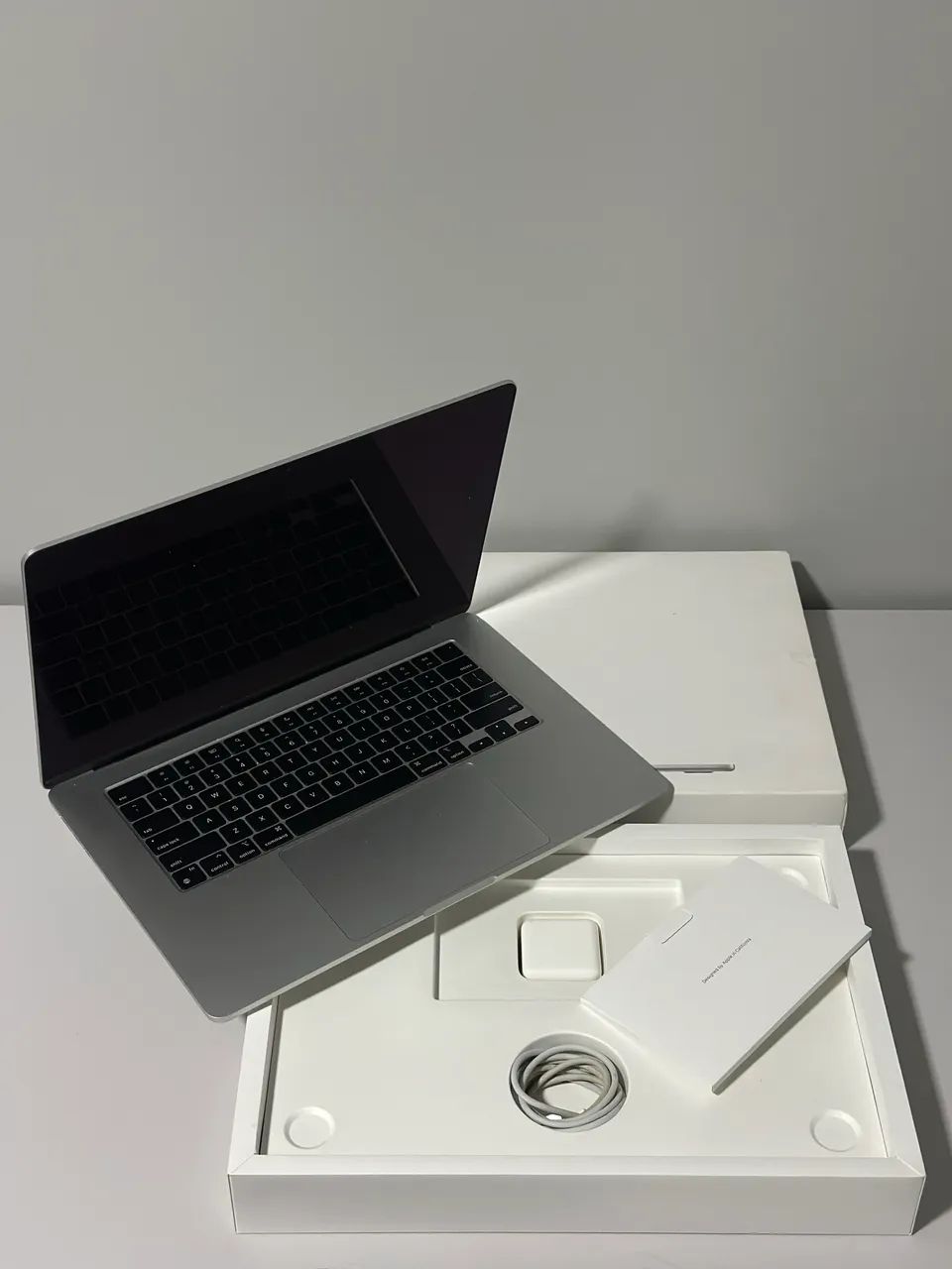 MacBook M2 - 16pol  - Foto 2