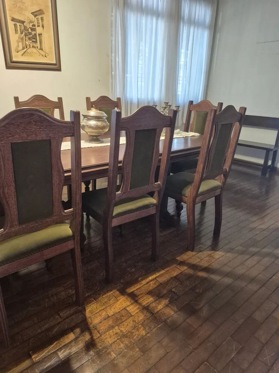 Mesa de jantar de sucupira e 08 cadeiras almofadadas - Foto 4