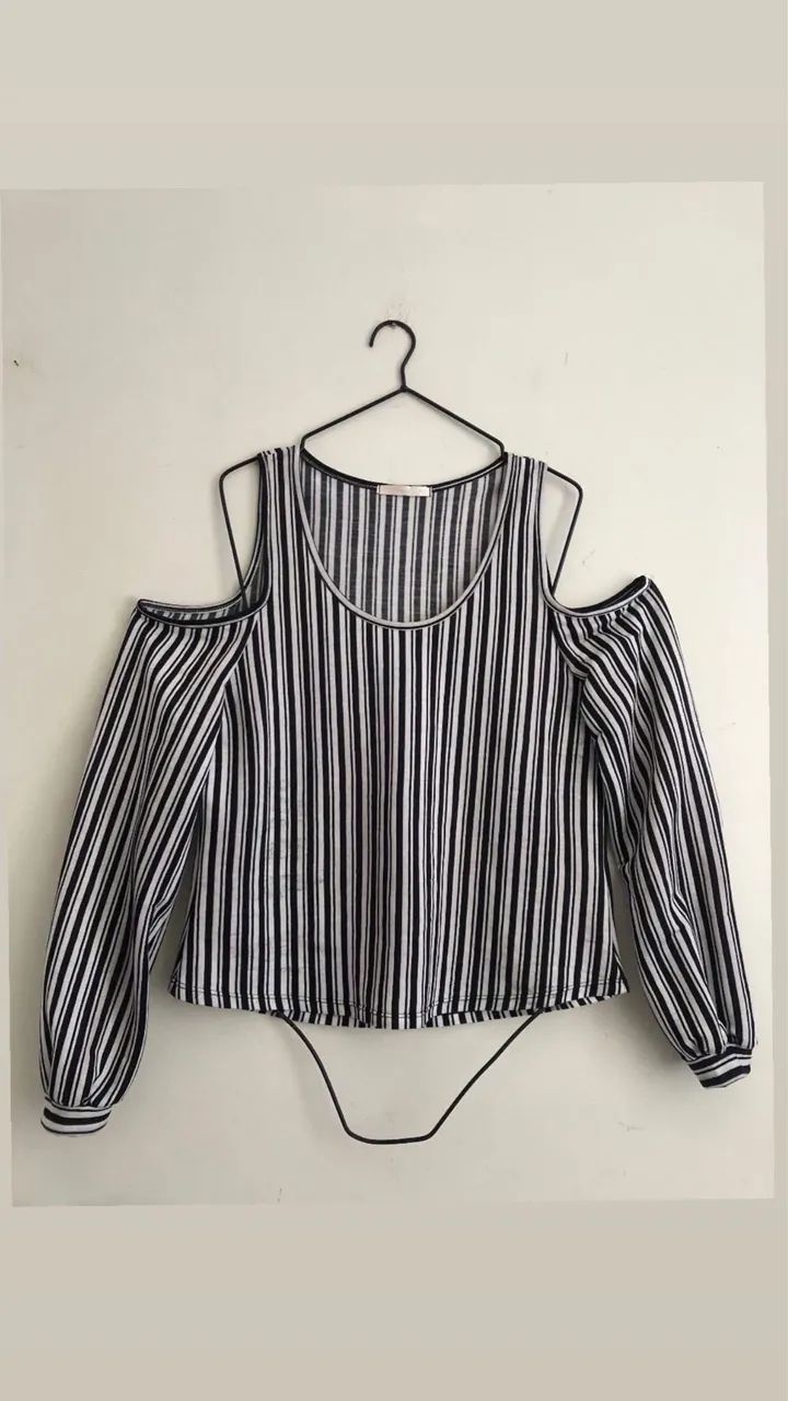 Blusa P mangas longas ombros vazados