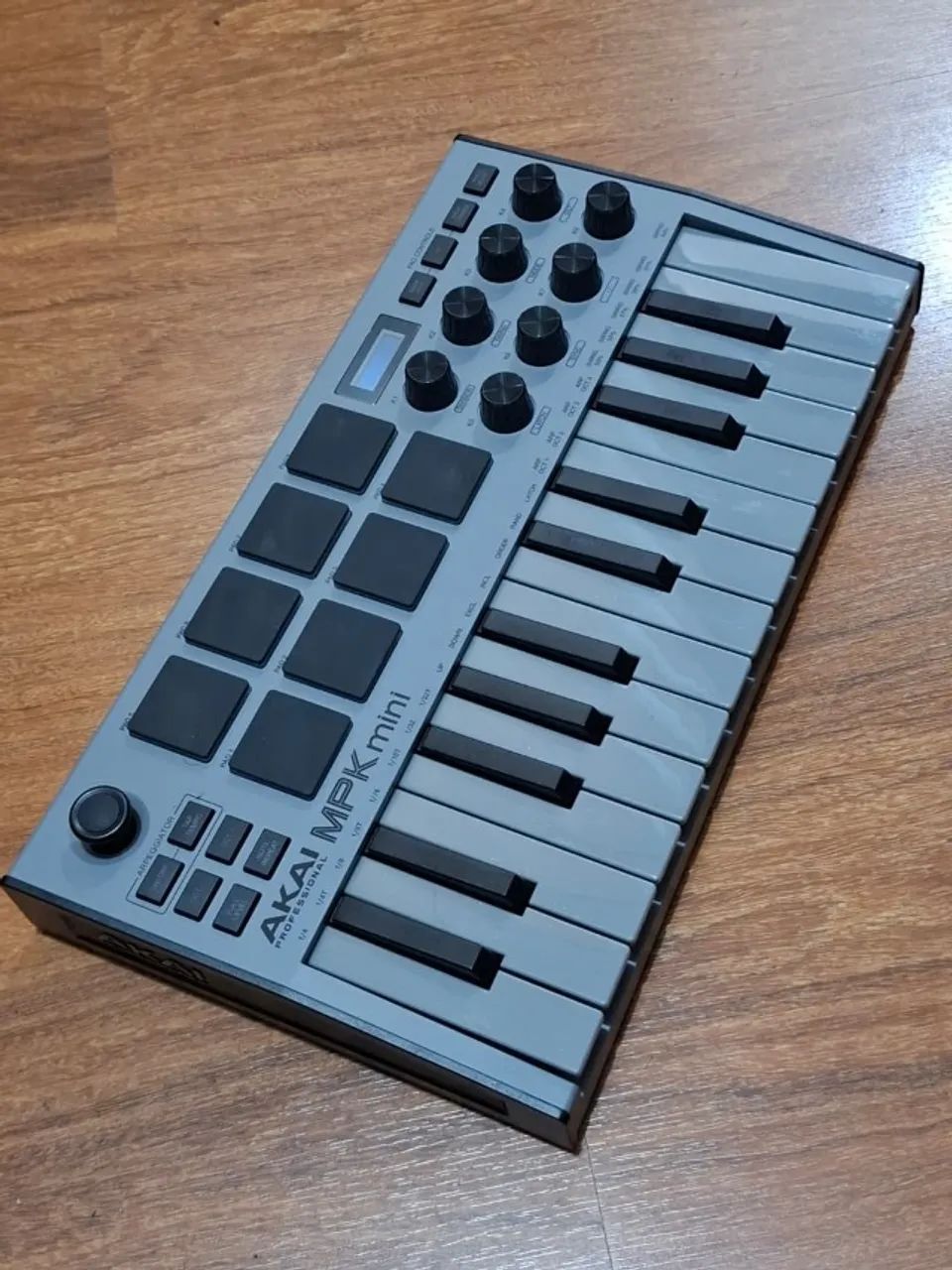 AKAI Professional MPK Mini MK3 Grey (cinza) - Instrumentos