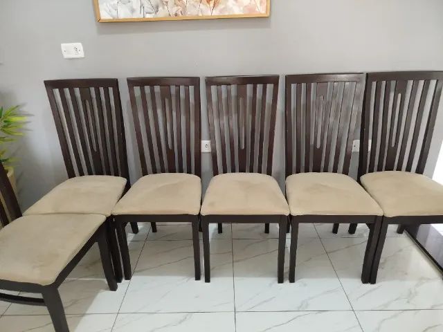 Mesa em madeira com 6 cadeiras  - Foto 2