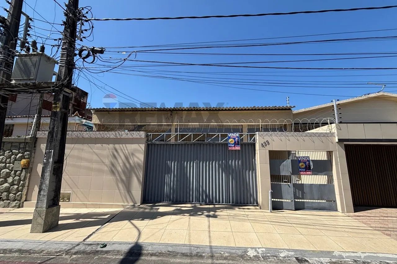 Casa com 4 Quartos à venda, 228m² - Amadeu Furtado
