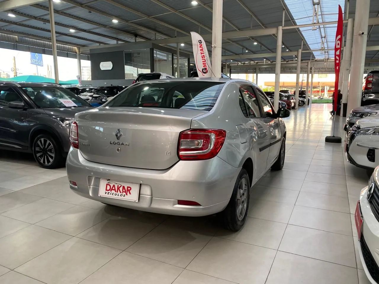 Renault Logan Expression Hi-flex 1.6 8V 4P 2017 - Foto 5