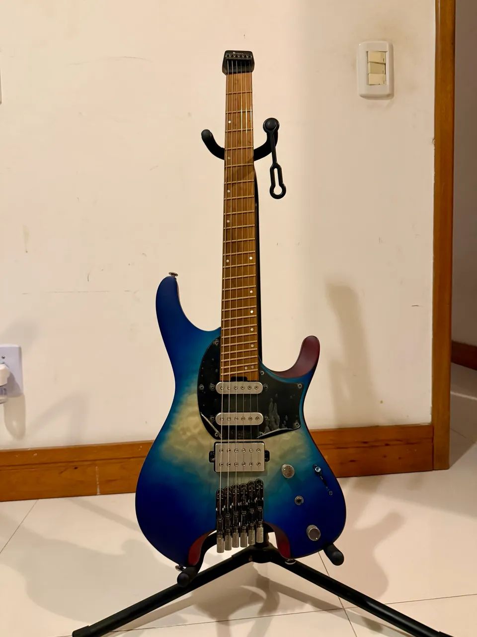 ギター IbanezQ54 Guitarra Ibanez QX54QM Headless - Instrumentos musicais - Jardim