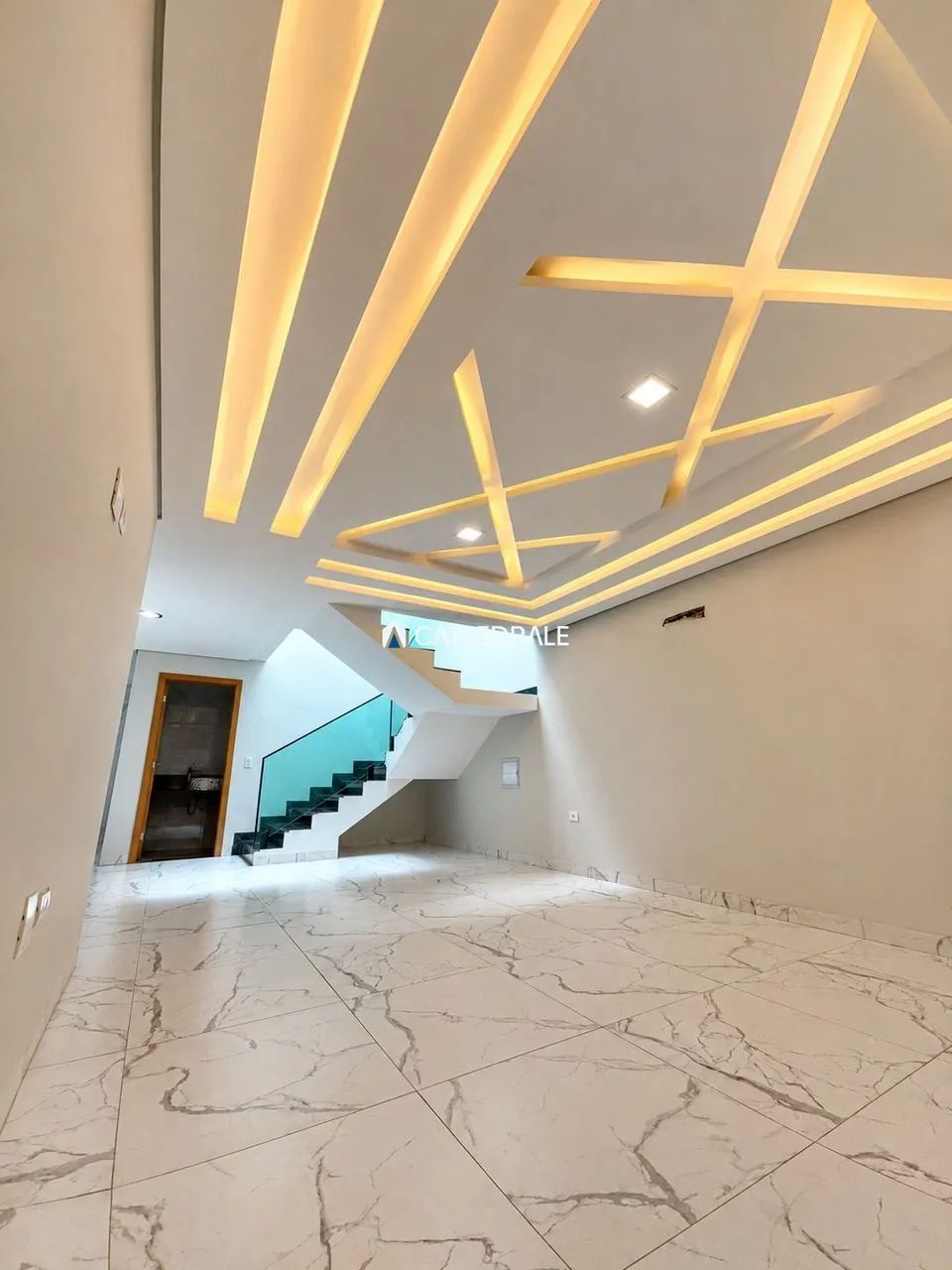 Sobrado novo com piscina - Foto 4