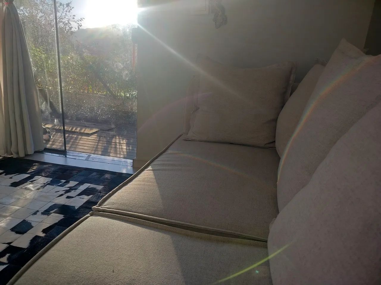 Sofá cinza sofisticado, em linho, 2,4m - Foto 5