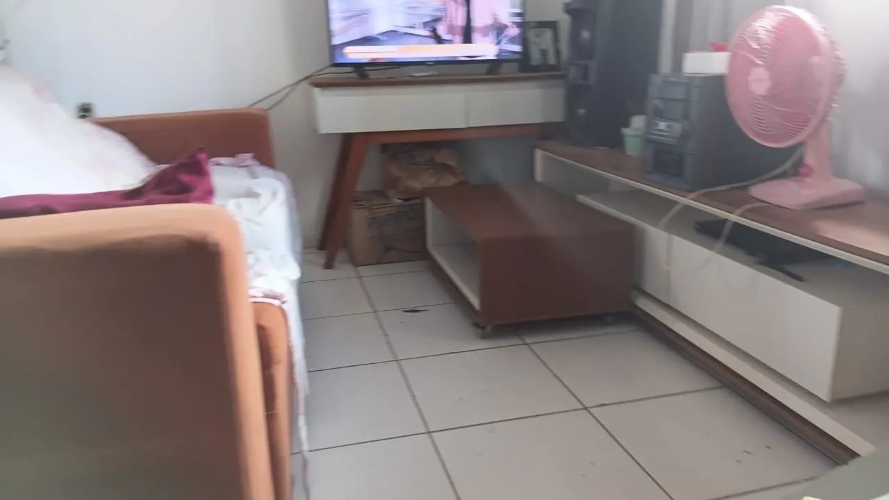 Vende se sofá cama e o jogo de sala 2000 reais  - Foto 4