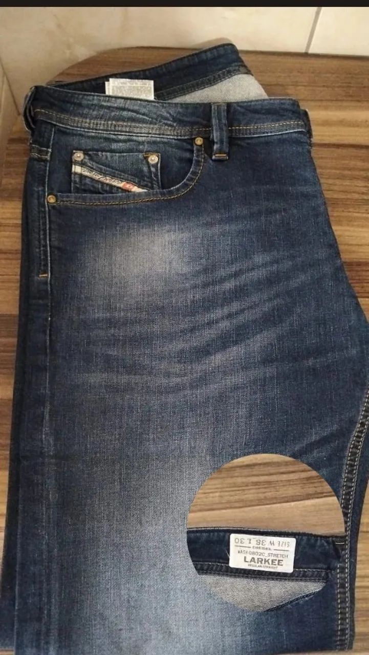 Calça jeans de marca - Foto 2