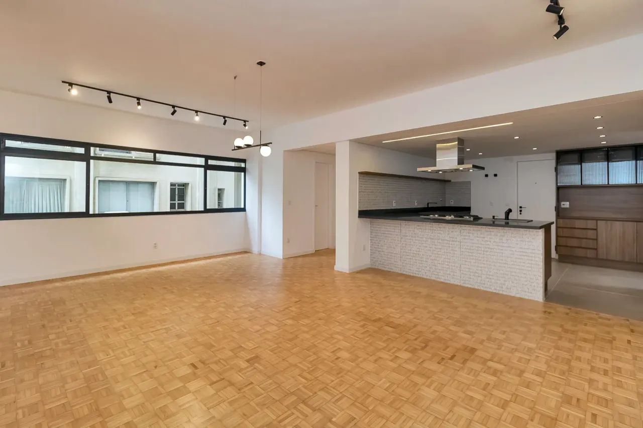 em Cerqueira César - São Paulo - SP-REFORMADO
