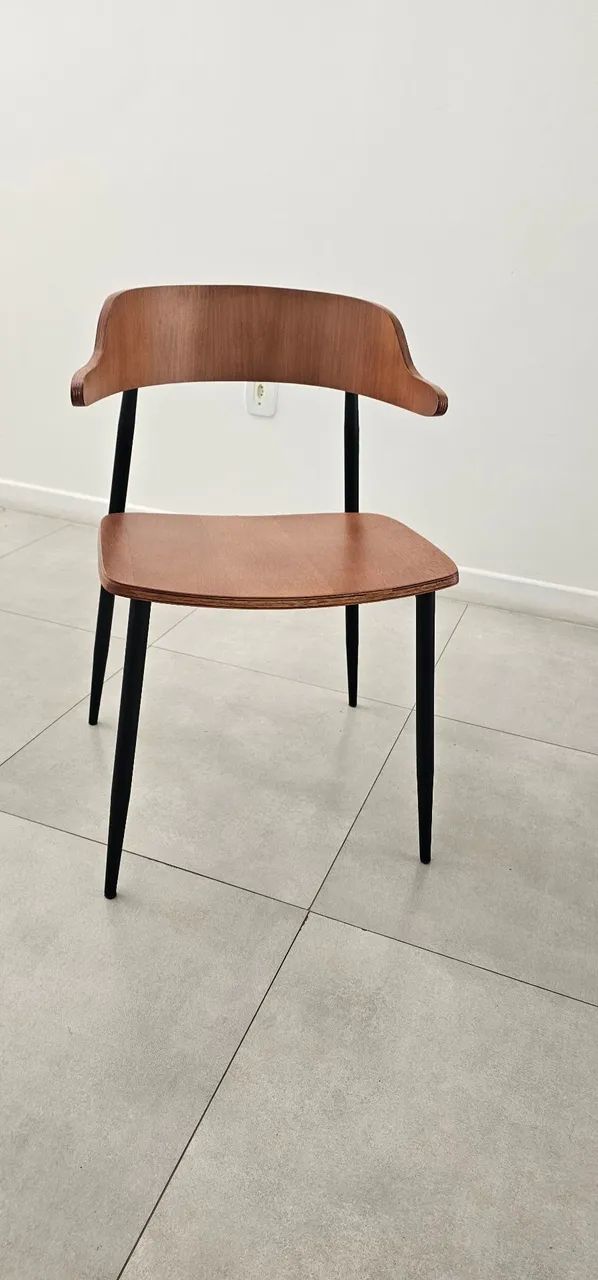 Par de Cadeiras Tasselo Design em Madeira e Metal - Excelente Estado - Foto 3