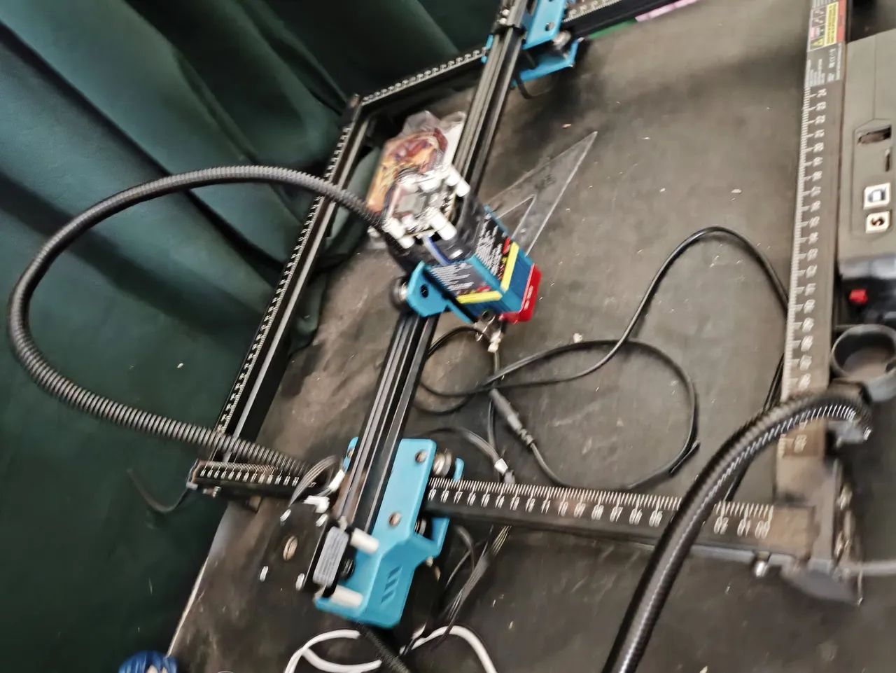 Máquina de corte e gravação a laser