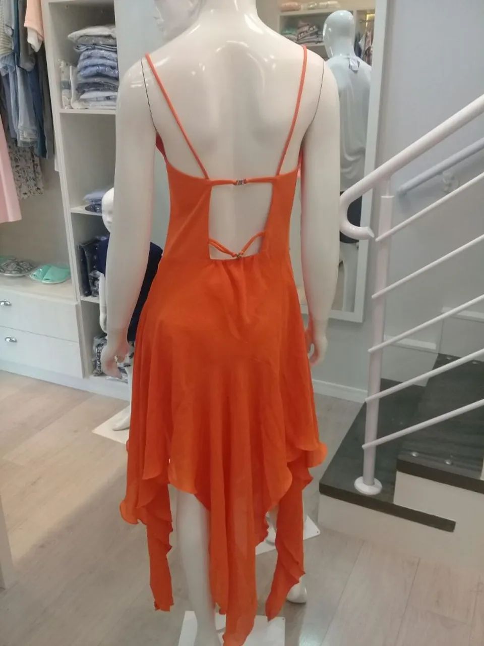 Vestidos T. U e T. M estado d novo. R$50,00 cada - Foto 4