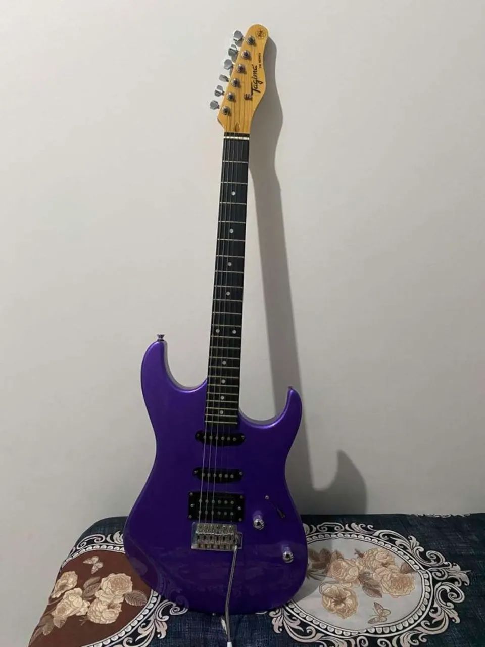 Guitarra Tagima Violeta