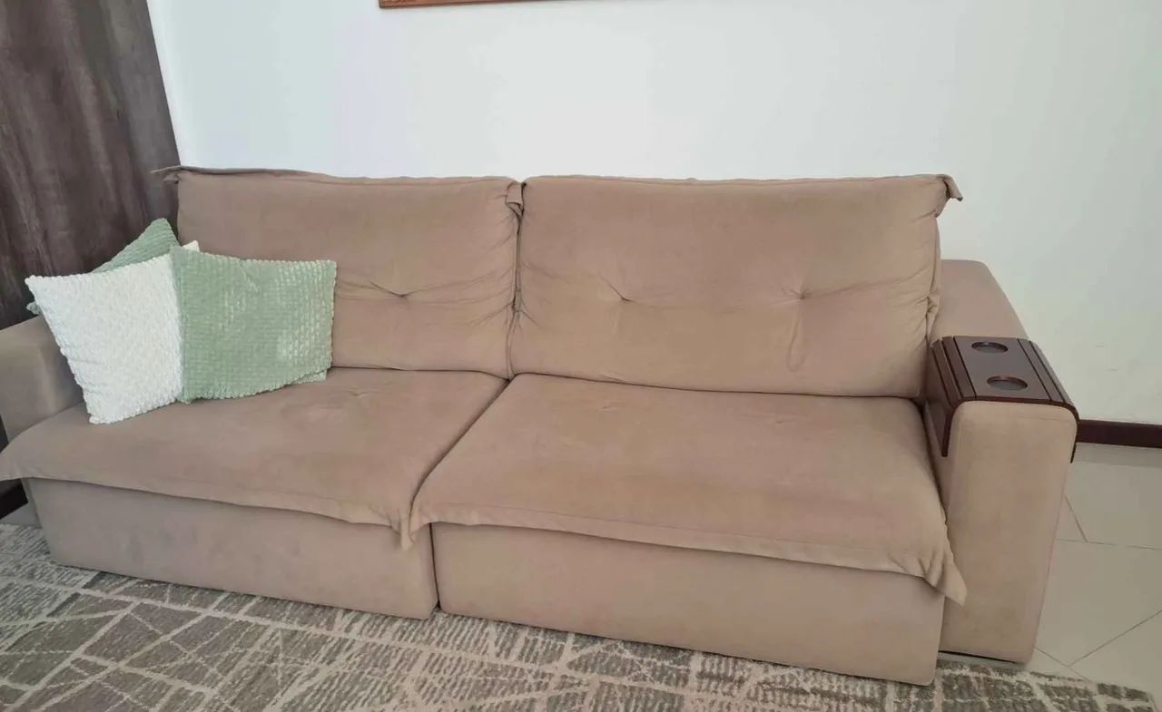 Sofá retrátil com 2.63 m de comprimento, em sede. - Foto 2