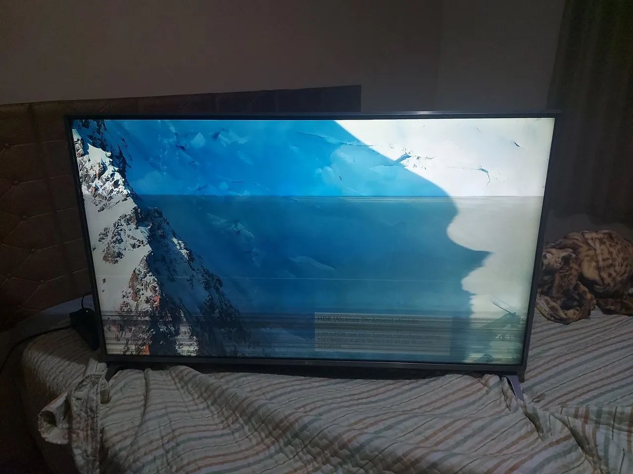 TV LG 49UJ65 49 polegadas com problema intermitente, para concertar ou tirar peças.