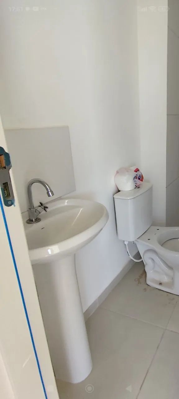Vendo Pia para banheiro + Bancada de Granito para cozinha (Com cuba embutida)