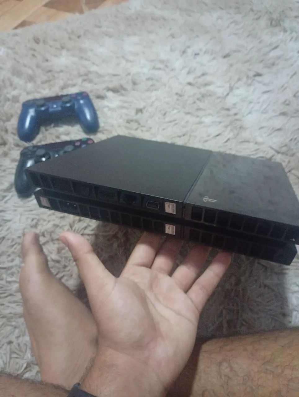 PS4 FAT com 2 controles  - Foto 5