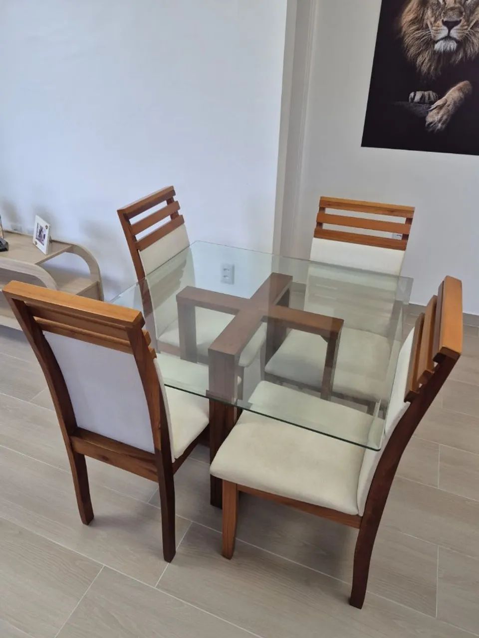 Conjunto mesa de jantar conservadíssima