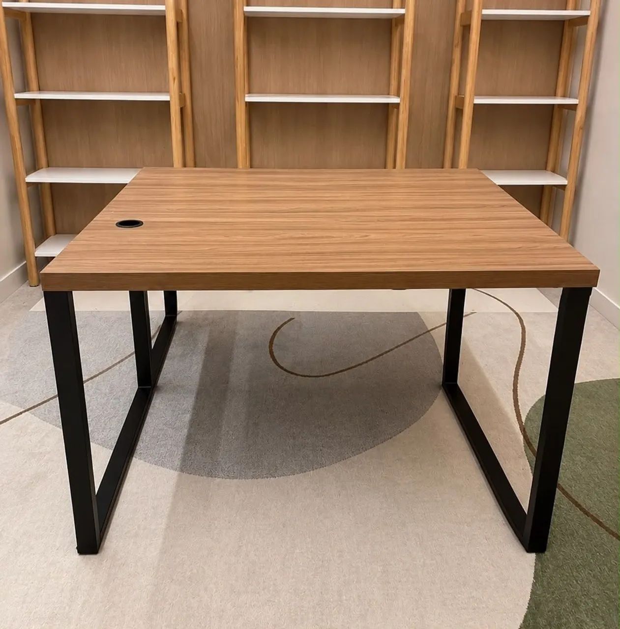 Mesa de escritório semi nova