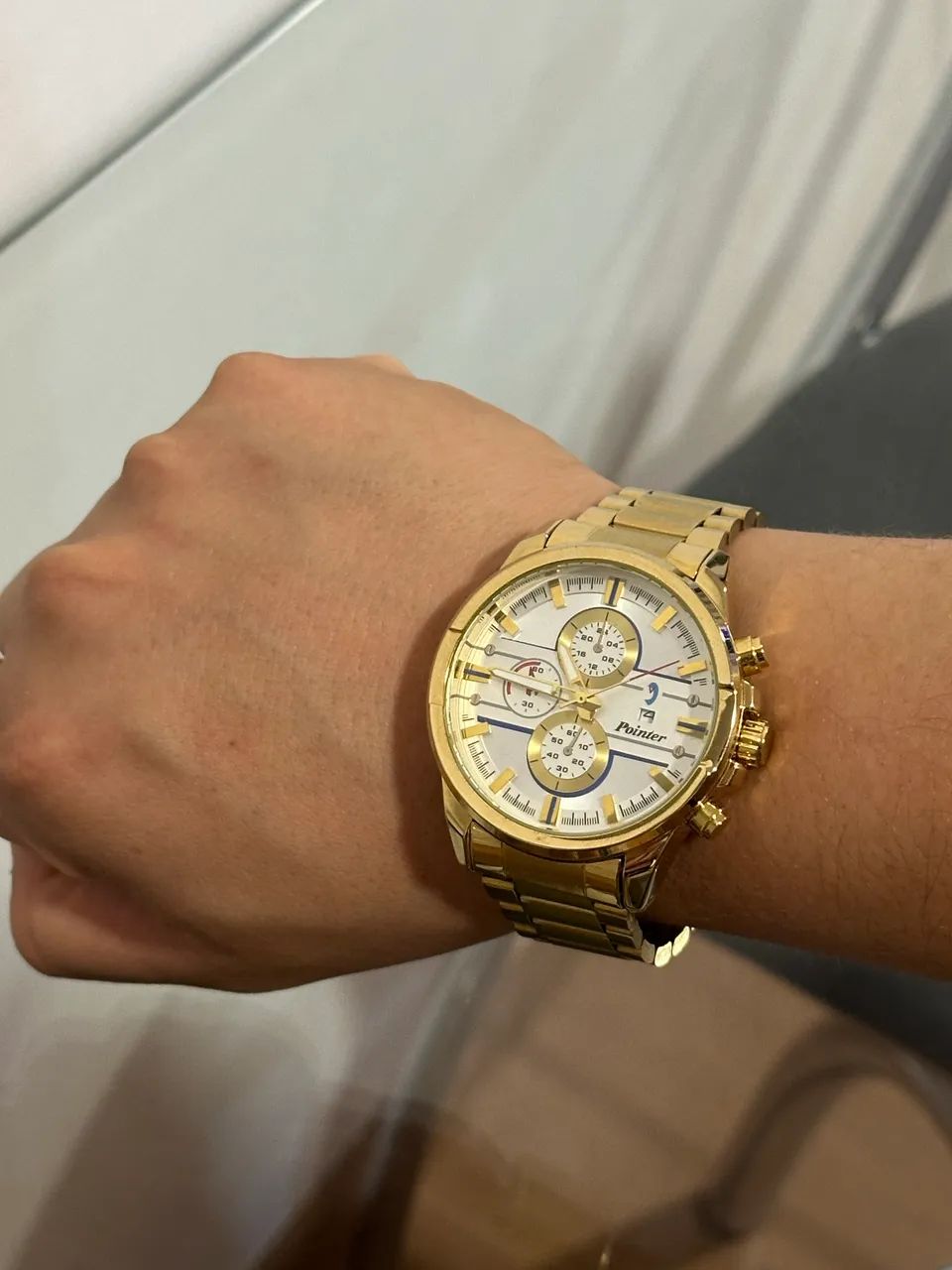 Relógio dourado 