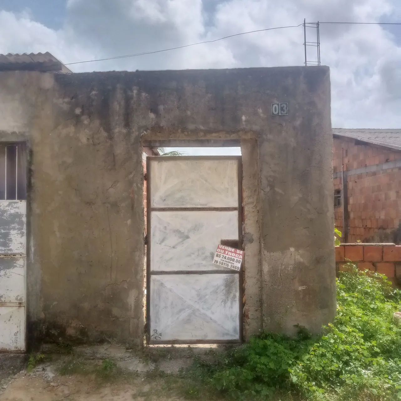 Terreno com Casa Inacabada
