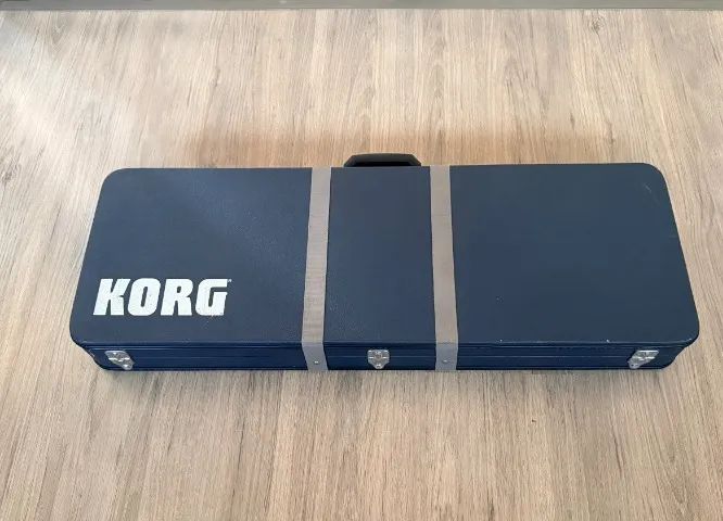 Sintetizador analógico vintage Korg Poly-800 com case original - Foto 2