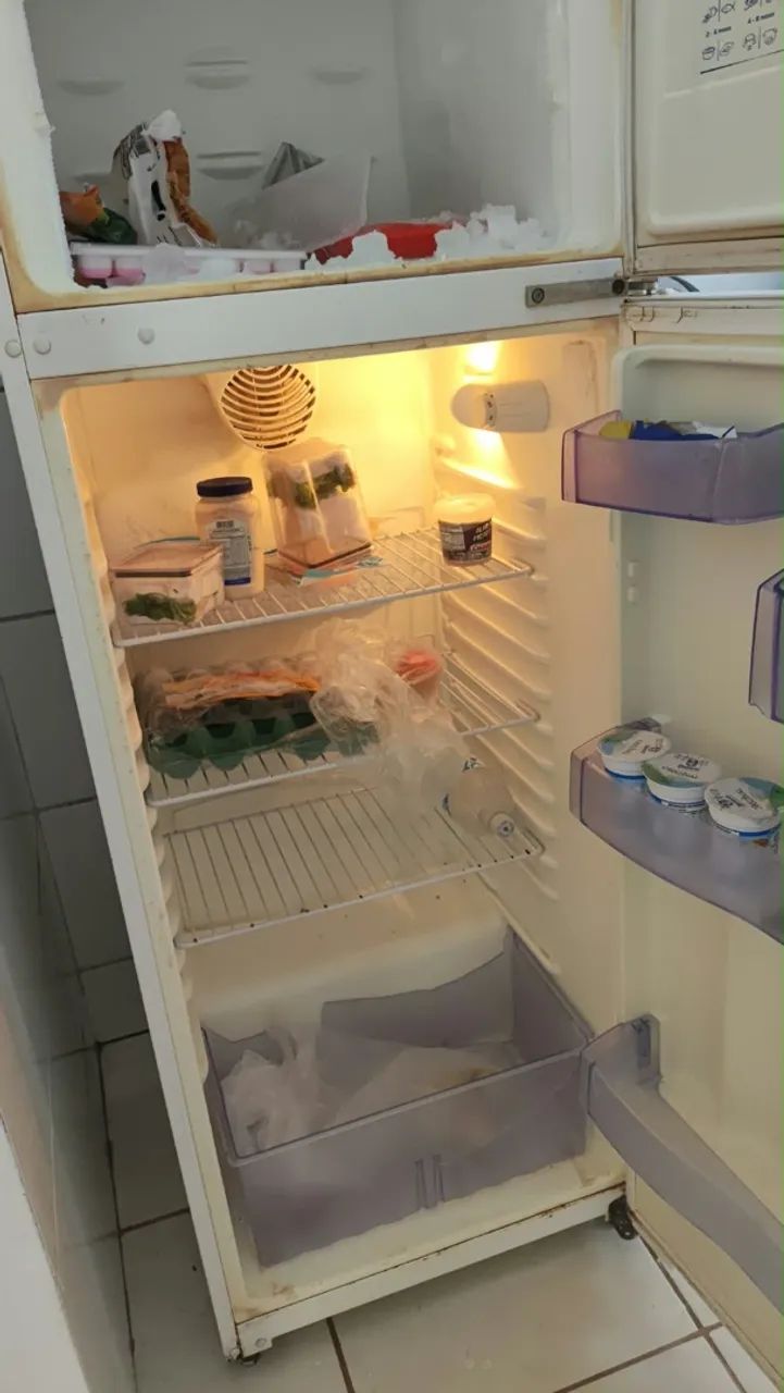 Geladeira em Perfeito funcionamento 