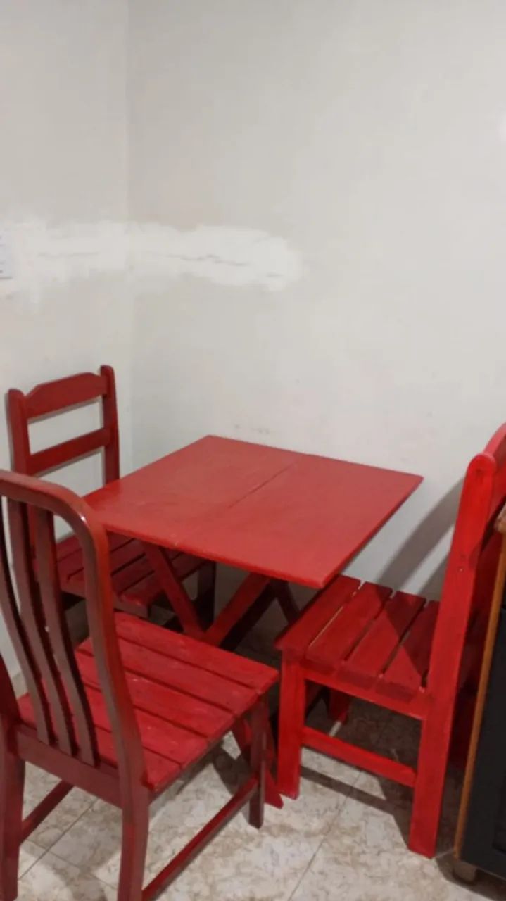 Mesa com 3 cadeiras de madeira  - Foto 4