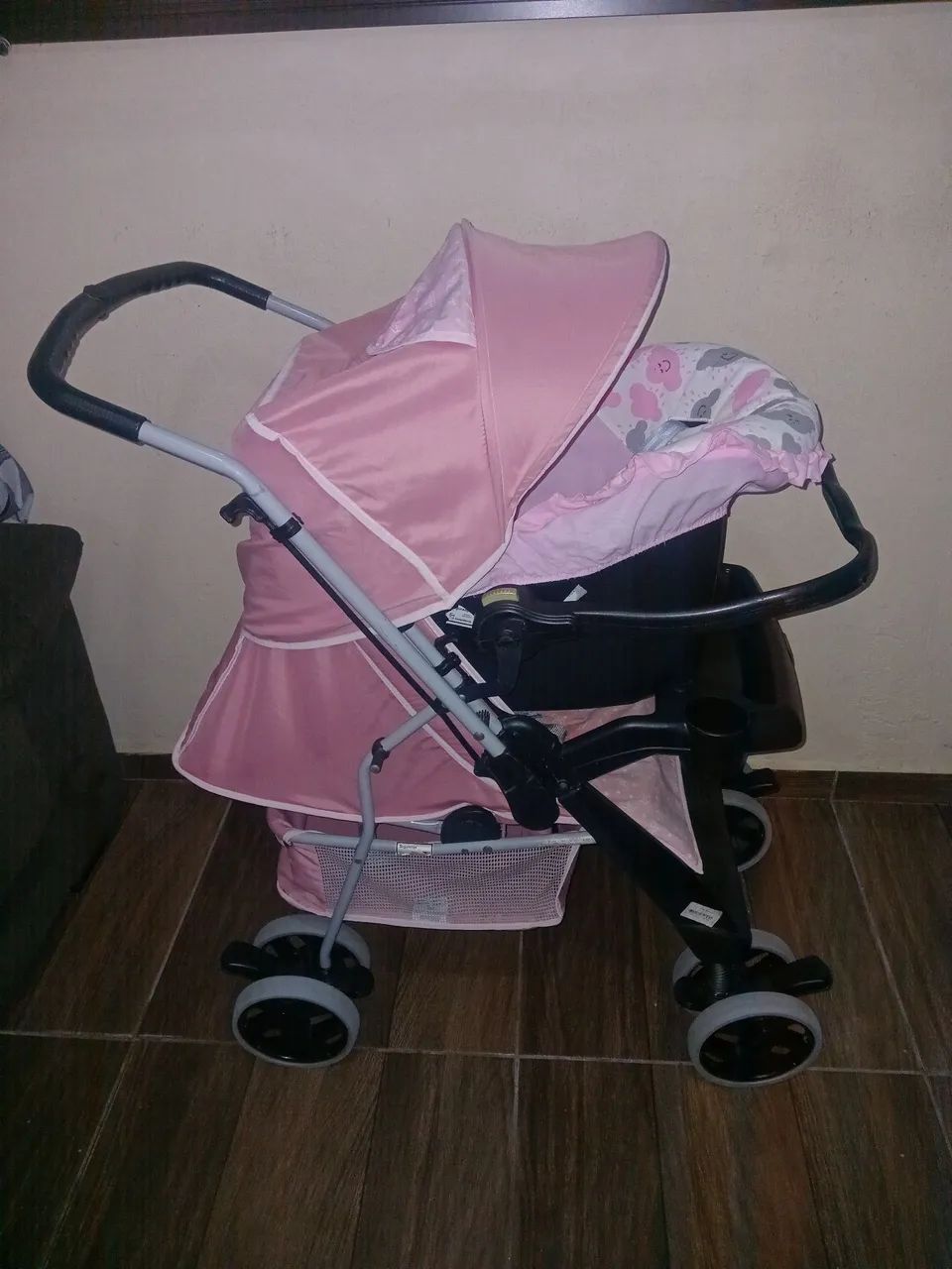 Carrinho de bebê e bebê conforto tutti baby ótimo estado entrego apenas em itapetininga-sp - Foto 3